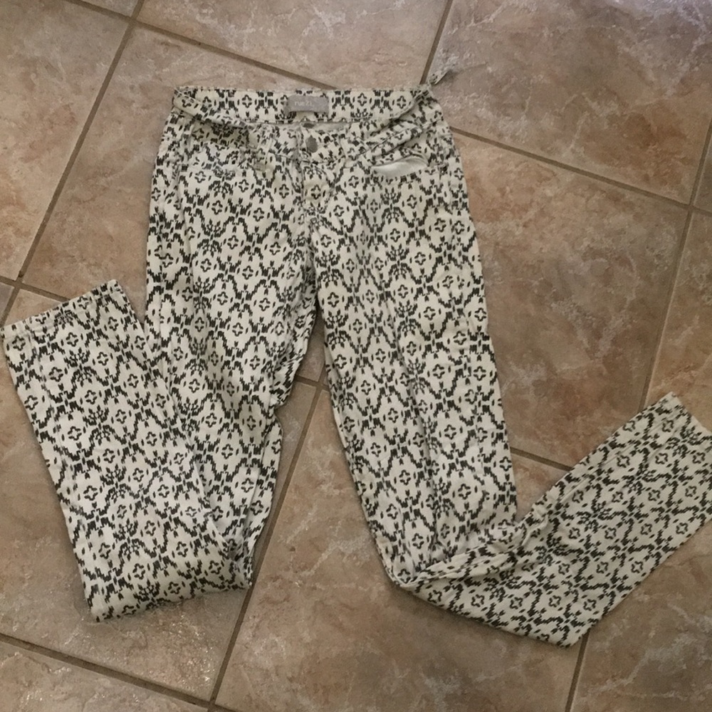Rue21 Jeans * Aztec like pattern * size‎ 0 / 1